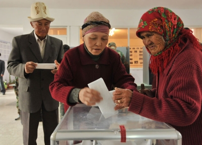Kyrgyz women cast their votes at a polling station in October 2010.